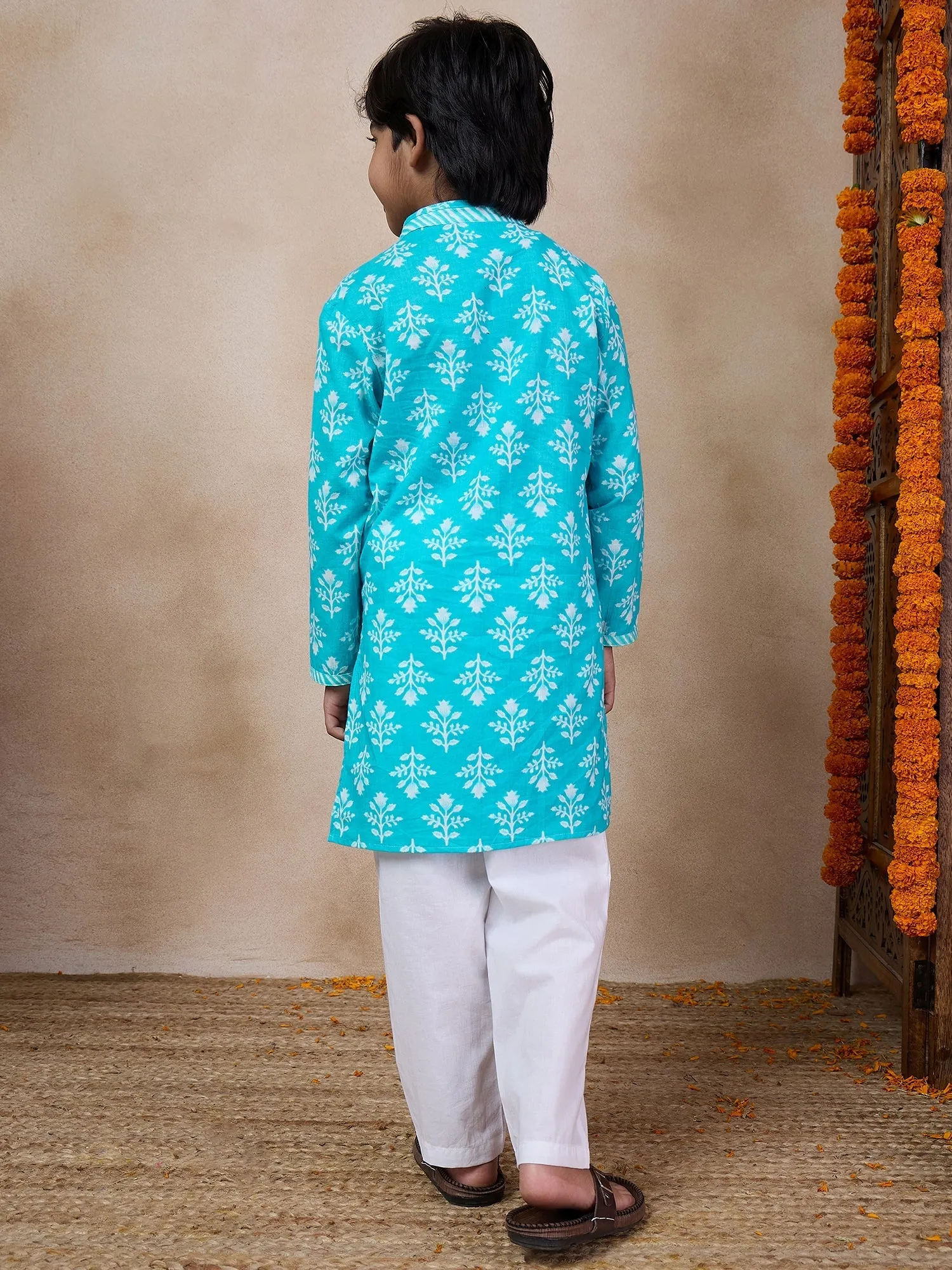 Boys Mandarin Collar Ethnic Motifs Printed Regular Kurta With Pyjamas